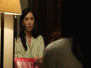 大きいオッパイ痴女奥様が大好きな息子の肉棒を骨抜きご奉仕！巨乳人妻顔射近親相姦桐島綾子のエロ動画