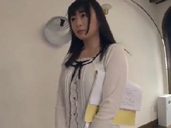 癒し系のもっちり美形お姉さんがまさかのハメ展開で強引にイキ美少女中出しのエロ動画