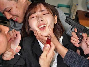 悪質ヤリサーに潜入し媚薬を飲まされた囮捜査官→脳内が性的欲求に支配されて限界突破！巨乳お姉さん中出しレイプ乱交深田えいみのエ...