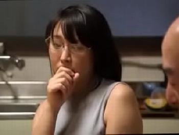 いつもは物静かで真面目なめがね奥さんが…絶倫隣人に抱かれて何度も逝かされる絶頂オーガズム密通巨乳人妻羽生アリサのエロ動画