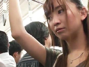 大人しそうなかわいいお姉さんが痴漢に狙われてサイレント婦女暴行！美少女レイプのエロ動画