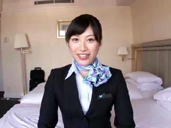 ピチピチ20歳の新人CAとホテルデート→着衣のままファック開始で大量顔面射精！美少女痴女顔射ハメ撮りのエロ動画