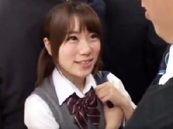 電車で超かわいい女子校生と体こすれあって我慢限界→車内で大胆凌辱パコ美少女レイプのエロ動画