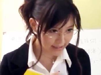 あの人気アダルトビデオ女優が本気でイキまくるセックスが満載の動画！お姉さん麻倉憂のエロ動画