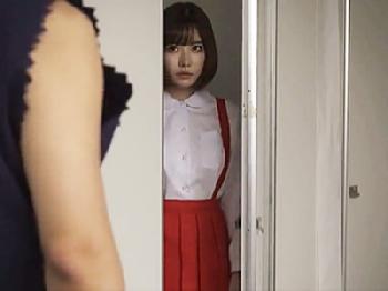 トイレに潜んでいた美形少女を調教して中出し美少女露出のエロ動画