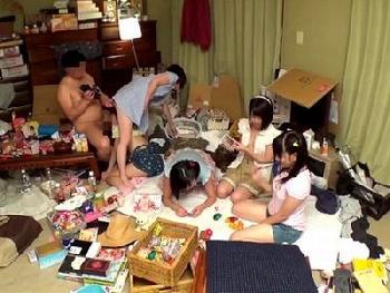 『オジサン私にもぉ♡』ここは天国か！複数の童顔ータたちと大乱交したオジサンのリアル記録美少女ロリのエロ動画