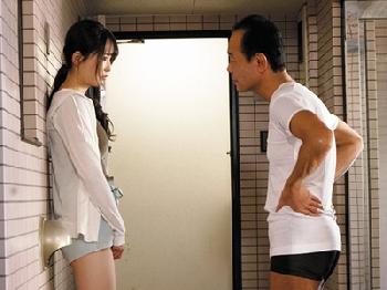隣に住むキモオヤジに…恥ずかしくなるほど逝ってしまった女子大生美少女お姉さん乙白さやかのエロ動画