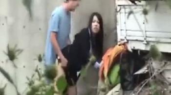 公園でしてしまう若いカップルを隠し撮り盗撮素人フェラのエロ動画