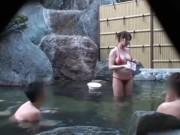 温泉に連れていかれた童顔デカパイお姉さんが過激すぎるミッションに挑戦させられる！巨乳顔射盗撮水着の無料エロ動画