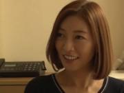 大きいオッパイ妻が義娘から彼氏の密通監視を頼まれる→裏切って彼氏と中だしSEXしちゃう！巨乳中出し人妻近親相姦の無料エロ動画