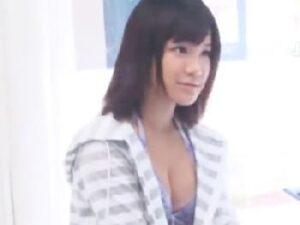 家族のそばのマジックミラーー号で中出しエステされるビキニ美形お姉さん！巨乳美少女マッサージ水着の無料エロ動画