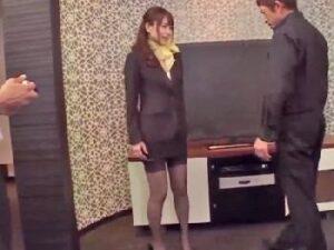 『今日を最後にしてほしいんです…』ニク便器として呼び出されるCAさん！巨乳お姉さん乱交の無料エロ動画