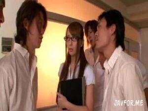 美人女性教師希崎ジェシカが学校中の男に強姦され…！美少女レイプ3P顔射ぶっかけ女教師の無料エロ動画