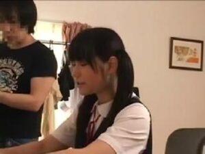 近所のお兄ちゃんに自宅でレイプされちゃうミニ系顔女子校生！美少女ロリイラマチオの無料エロ動画