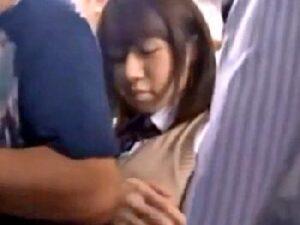 満員電車で残虐痴漢に顔面射精性的暴行されちゃう巨大乳女子校生！巨乳美少女顔射レイプの無料エロ動画