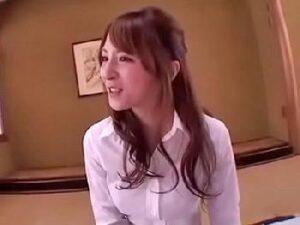 『え？？今？？』いきなりで驚きながらもハメられちゃう美形お姉さん！ハメ撮りパンストの無料エロ動画