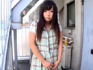 ファンタで釣った激○リ美形少女に非常階段で中出し！美少女ロリの無料エロ動画