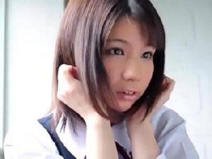 制服美形少女がハゲおやじと愛し合うきスフアック！美少女女子校生葵こはるの無料エロ動画