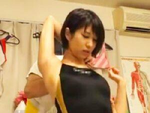 『これ‥なんか変じゃないですか？』水着姿の幼顔巨大乳房娘が猥褻マッサで発情→生ペニス受け入れ！！巨乳美少女ロリマッサージの無...