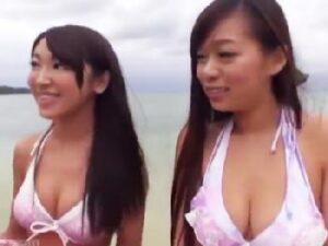 『もっと突いてぇ！』野外で開放的になったGAL達をナンパして乱交ハーレム状態！巨乳お姉さん美少女水着露出の無料エロ動画