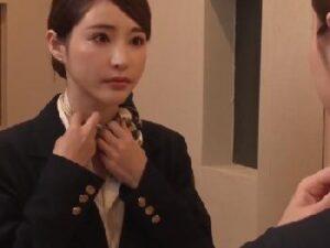 美人CAがゲス機長に堕とされて…自分からオネダリするまで雌堕ちファック！お姉さんコスプレOLパンスト天使もえの無料エロ動画