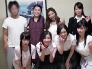 『今日はあたしだからね！』毎日兄のチンこを取り合い近親姦淫SEXを繰り返す痴女妹達！巨乳お姉さん美少女顔射近親相姦の無料エロ...