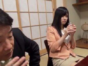 教師をしている妻が職員会でつぶれちゃって中出しされた模様です‥！お姉さん人妻レイプの無料エロ動画