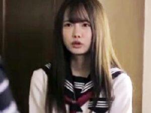 母ちゃんが亡くなり悲しんでる義理の娘をレイプして中出しするクズ過ぎる義理の父！美少女女子校生ロリ近親相姦の無料エロ動画