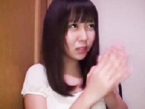 デリヘル読んだらなんと妹が登場→弱みを握って生入れ中出し！美少女近親相姦の無料エロ動画