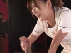 顔立ちの美しいお姉さんによるエステご奉仕でスぺルマ枯渇不可避！フェラ手コキマッサージの無料エロ動画