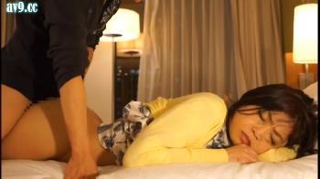 酩酊状態の奥様さんをホテル連れ込み→介抱するフリして男根はめたった！巨乳人妻レイプの無料エロ動画