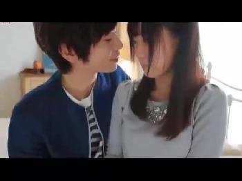 笑顔が可愛い彼女と朝っぱらからイチャイチゃパコ！！巨乳美少女中出しの無料エロ動画