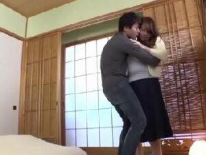 妻の妊娠中…自分よりも年下の義理の母が自分の相手をしてくれる近親交尾！痴女人妻近親相姦風間ゆみの無料エロ動画