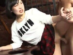 『お願いもうイかせてぇ！』童顔童顔娘が生立ちバックに悶絶イキ！巨乳美少女顔射ハメ撮りロリの無料エロ動画