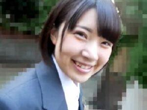 『喉の奥に出されるの…』見た目中〇生くらいのアウ幼顔がキモ親父たちと死ぬほどハメ倒し！美少女ロリ乱交の無料エロ動画