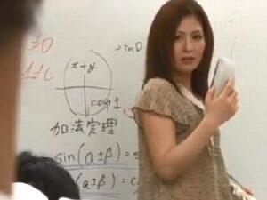 生徒の勃起男性器を見て欲情してしまった女性教師が痴女フェラチオ開始！お姉さん顔射女教師の無料エロ動画