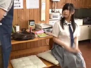 魔が差して万引きしてしまった美形少女女子校生が店長にハメられて強引にアクメ！美少女の無料エロ動画