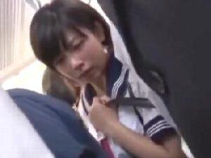 『嘘‥やだよぉ‥』ミニ系な女子校生が満員電車でデカちん男に痴漢強姦され悶絶！！巨乳手コキロリの無料エロ動画