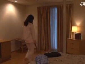 隣人のランジぇリー泥棒の男に強姦されちゃうデカパイお姉さん！巨乳レイプの無料エロ動画