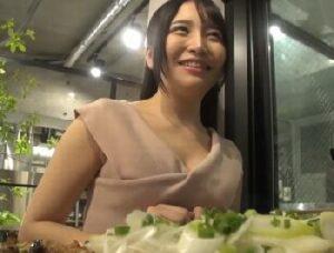 可愛い美形少女とデート→ホテルに連れ込み乳房を揉み指まんすると自ら求めて中出し！！美少女の無料エロ動画