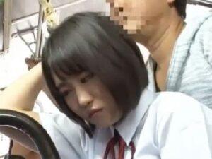 満員バスの中で美爆乳を揉まれ挿入され犯されてしまうムチムち体形の美形少女女子校生！巨乳美少女レイプ痴漢の無料エロ動画
