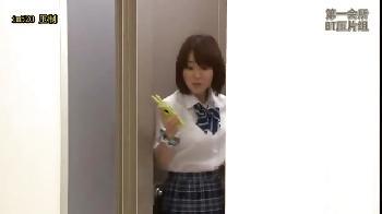 密室になったエレベーター内で体を奪われてしまった女子校生！美少女中出しレイプの無料エロ動画