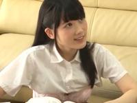 無防備な童顔顔の妹が半裸状態で誘惑してきた！美少女中出し近親相姦の無料エロ動画