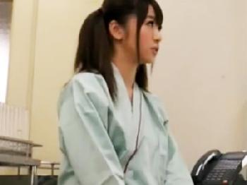 検査と称して無知なミニ系美形少女を診察台に乗せ中出しキメるクズ医者！美少女ロリ盗撮の無料エロ動画