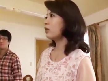 同窓会で久しぶりに会った奥さん教師を犯しまくる元生徒！巨乳人妻女教師パンストの無料エロ動画