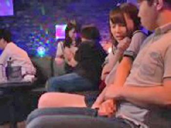 『ダメだけど…内緒だよ？』店内でさっくり中出し本番できるおっパブ！巨乳美少女の無料エロ動画