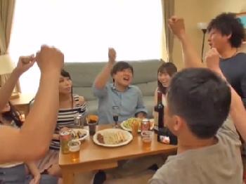 王様ゲームの過激な命令にノリノリの女子大生たち！お姉さん美少女フェラの無料エロ動画