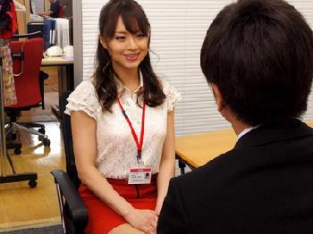 ランジぇリーモデルをさせられて社内でハメられる敏腕OL！巨乳お姉さん吉沢明歩の無料エロ動画