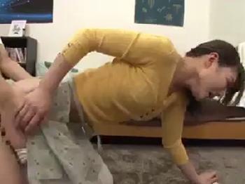 家事代行サービスで来たお姉さんの美しい尻で猛烈興奮!!即はめで膣射中出し交尾！フェラレイプの無料エロ動画