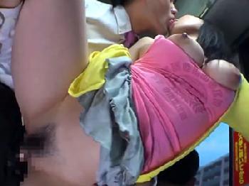 犯してくださいと言わんばかりのエロティックな格好のボいン女をバス内で性的凌辱したらやっぱりスキモノだった！巨乳お姉さんフェラ...